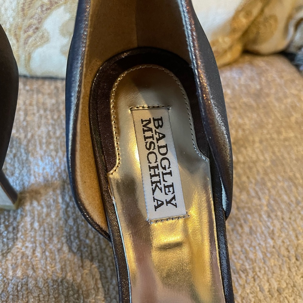 Badgley Mischka Bow Heels - Picture 3 of 8